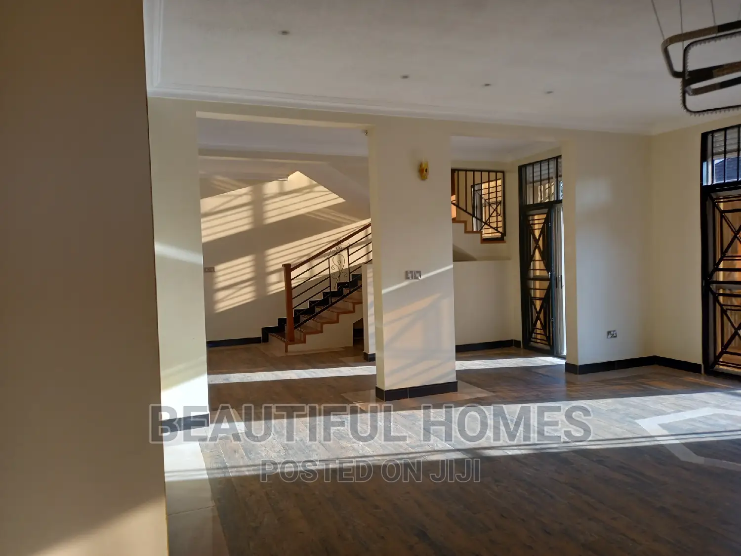 Furnished 7bdrm Mansion in Kira Tarmacked, Central Division for sale in Central Division