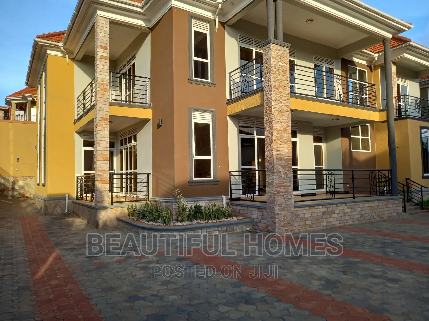Furnished 7bdrm Mansion in Kira Tarmacked, Central Division for sale in Central Division