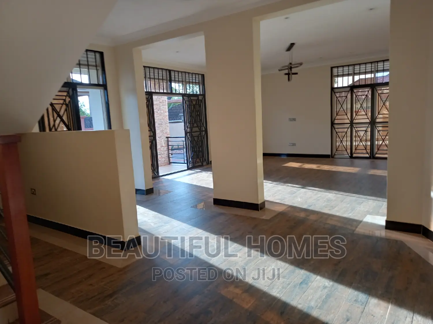 Furnished 7bdrm Duplex in Kira First Class for sale in Kira