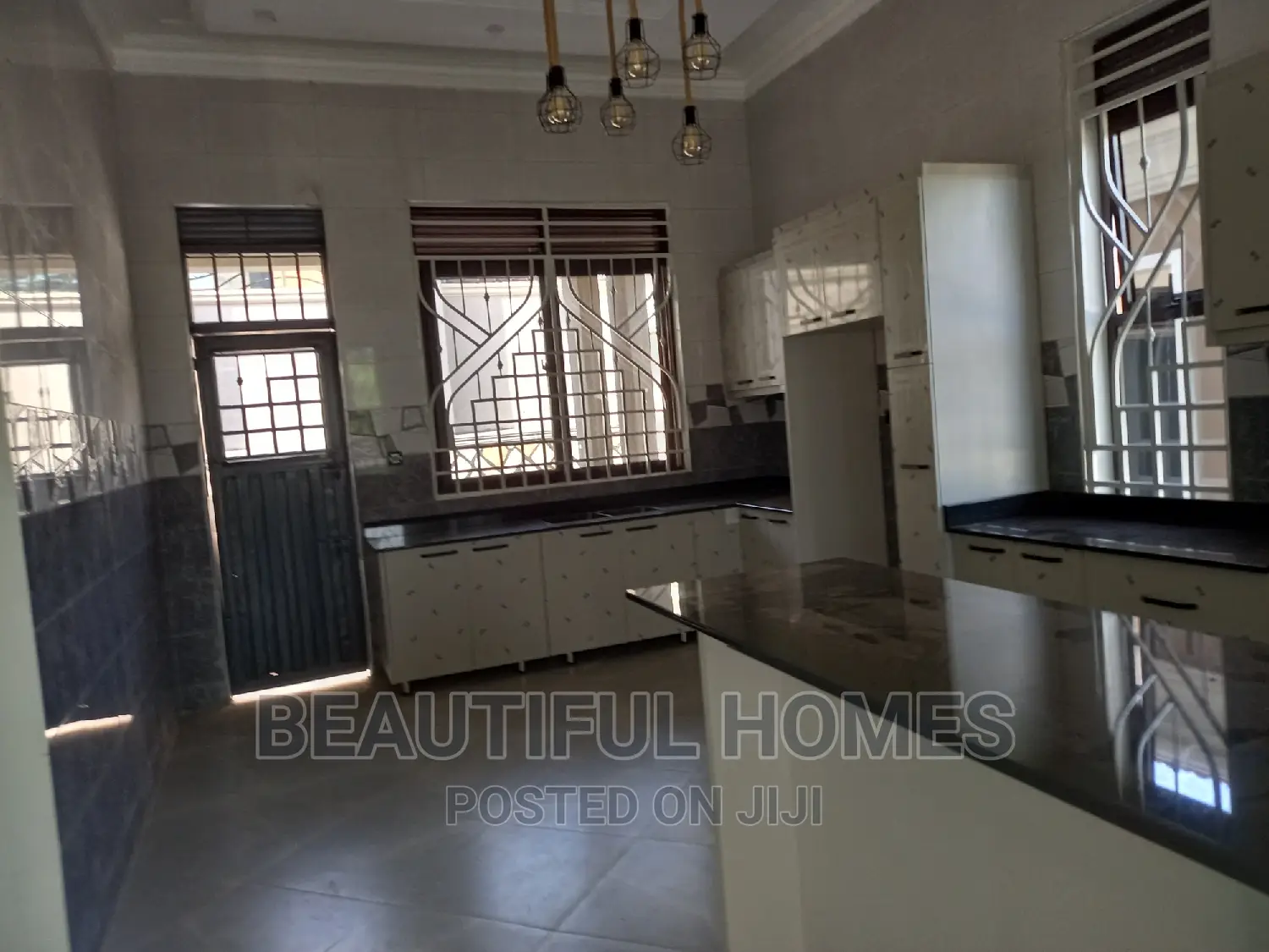 Furnished 5bdrm Bungalow in Kira Ministers for sale in Kira