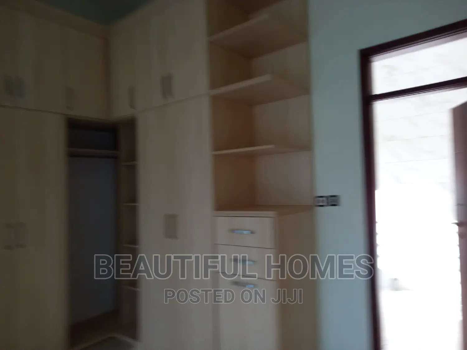 Furnished 5bdrm Mansion in Kira Mamerito for sale in Kira