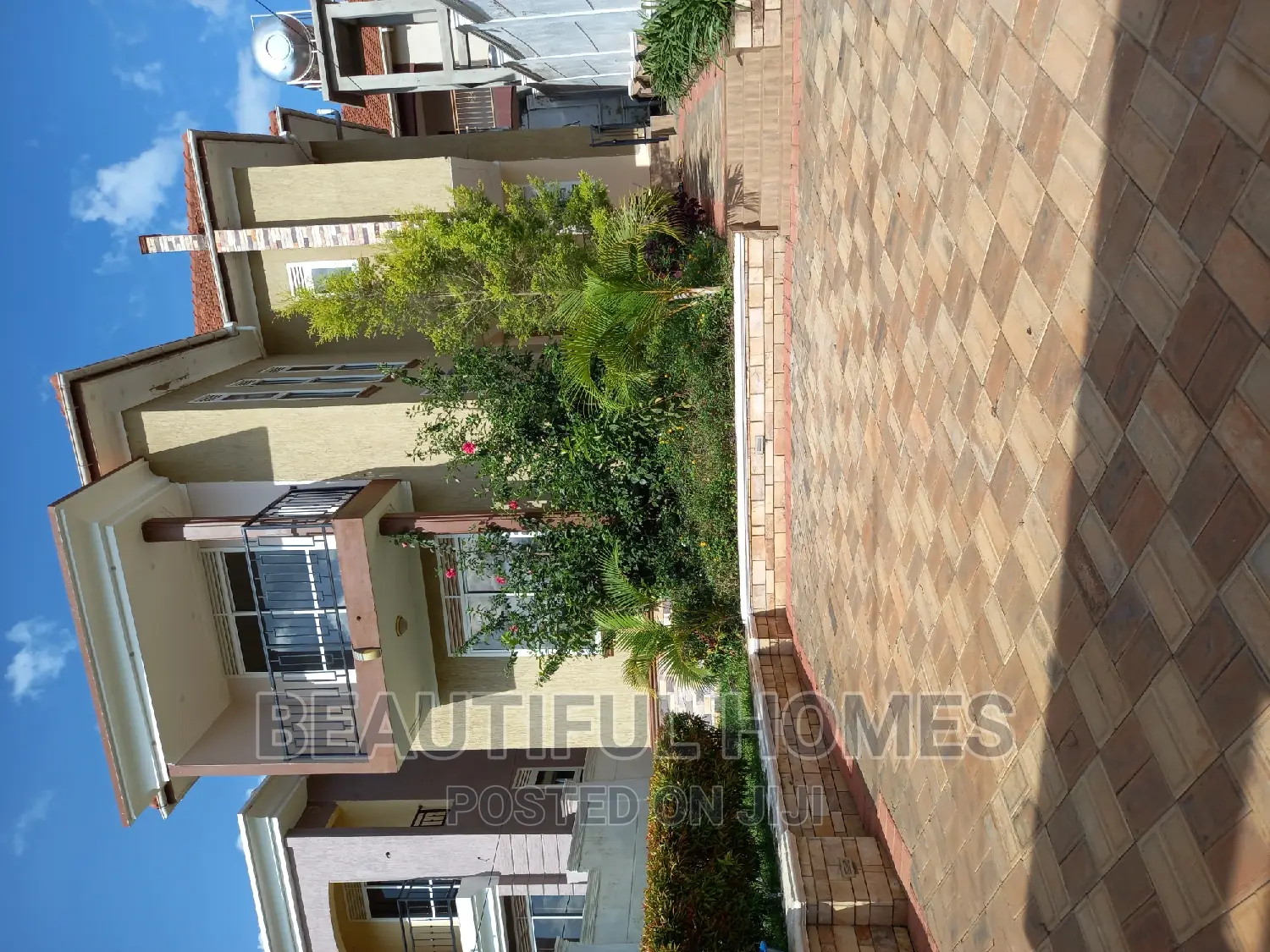 Furnished 4bdrm Duplex in Kira Tarmack, Central Division for sale in Central Division