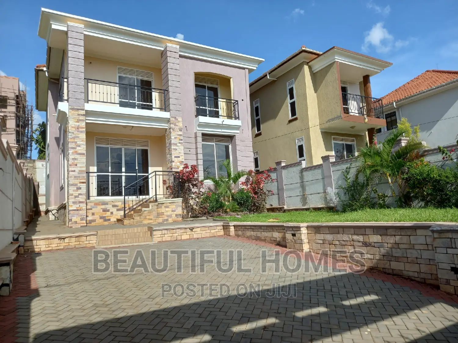 Furnished 4bdrm Duplex in Kira Diplomat for sale in Kira