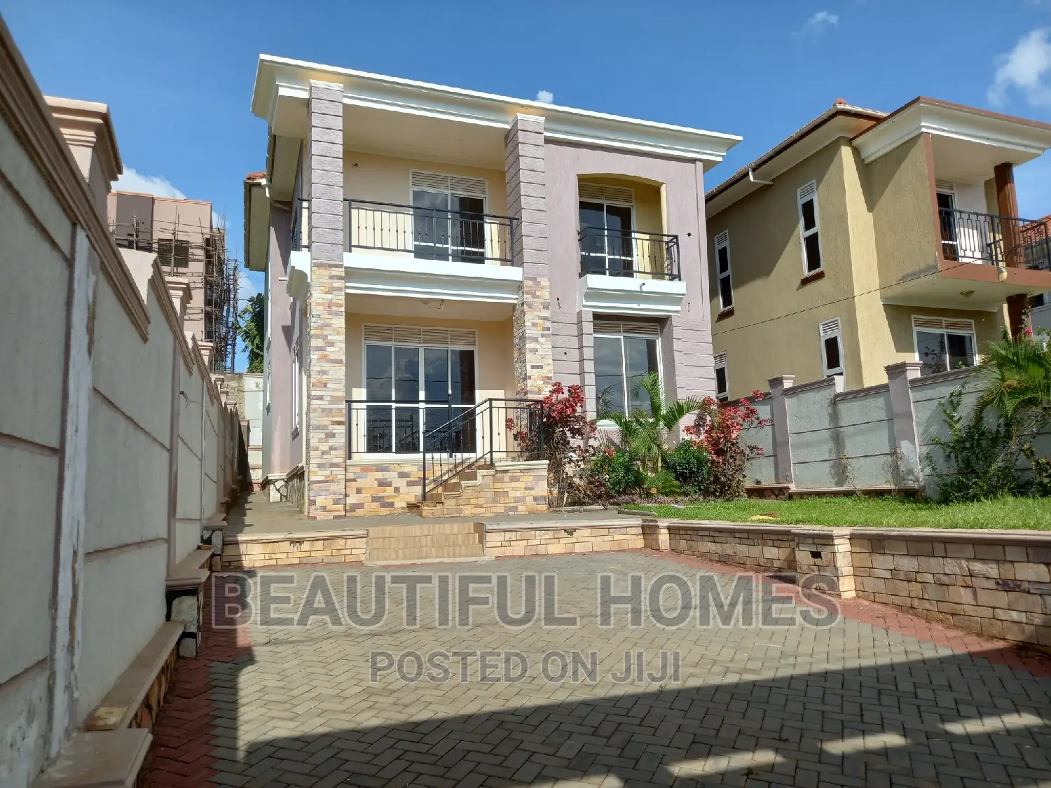 Furnished 4bdrm Duplex in Kira Diplomat for sale in Kira