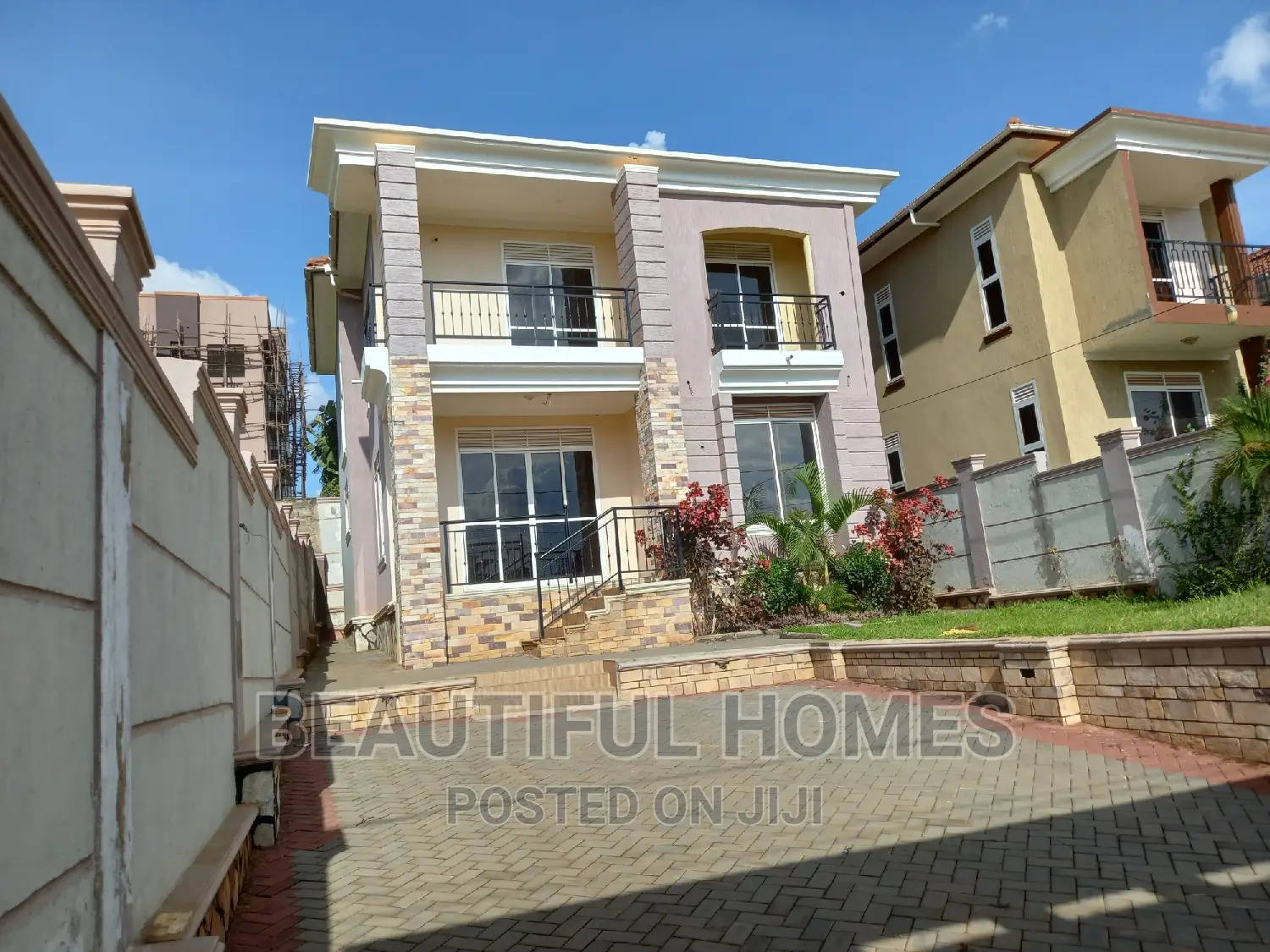 Furnished 4bdrm Duplex in Kira Diplomat for sale in Kira