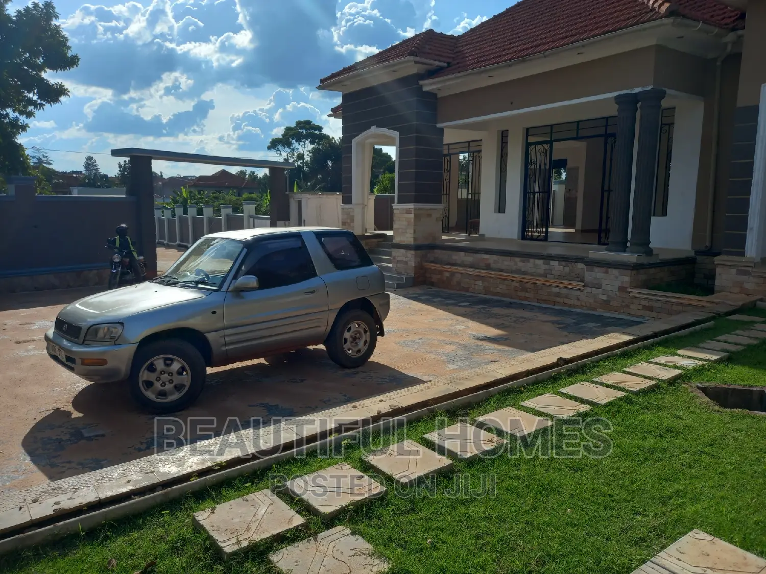 Furnished 4bdrm House in Kira Mamerito for sale in Kira