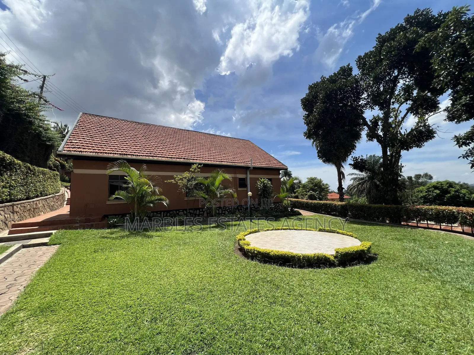 4bdrm Bungalow in Mbuya, Central Division for rent in Central Division