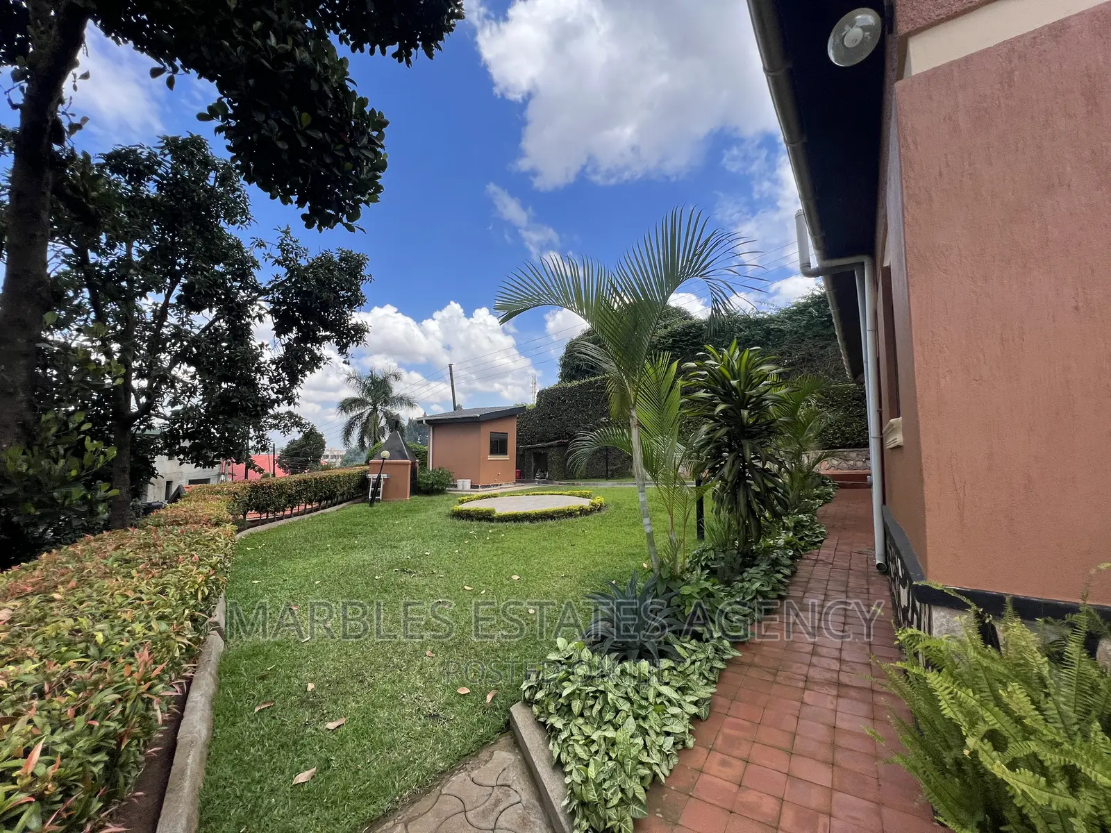 4bdrm Bungalow in Mbuya, Central Division for rent in Central Division