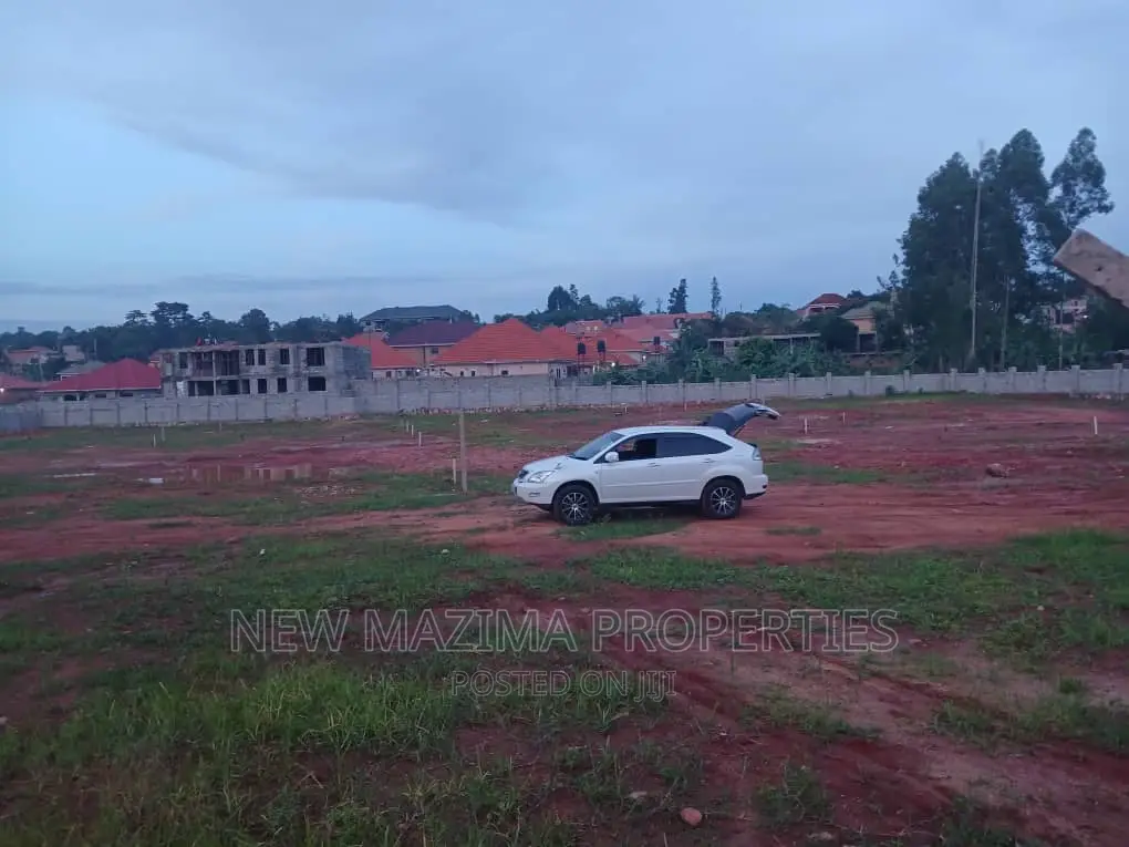 Very Beautiful Affordable Plots Quick Sale Bwebajja Ntebe Rd in Central Division