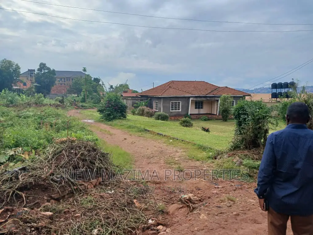 25 Decimals Plot Onquicksale Heart of Kabowa Gd 4 Apartments in Central Division