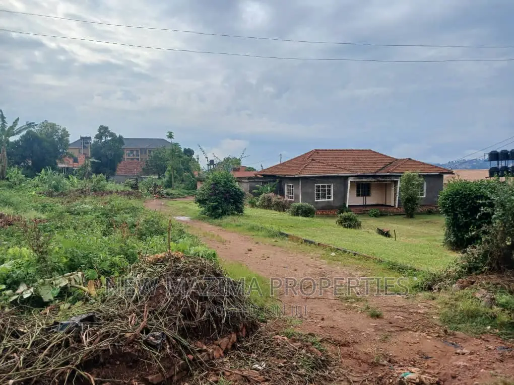 25 Decimals Plot Onquicksale Heart of Kabowa Gd 4 Apartments in Central Division