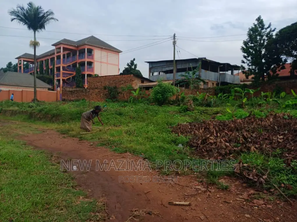 20 Decimals Plot on Quicksale in Heart of Kabowa Heights in Central Division