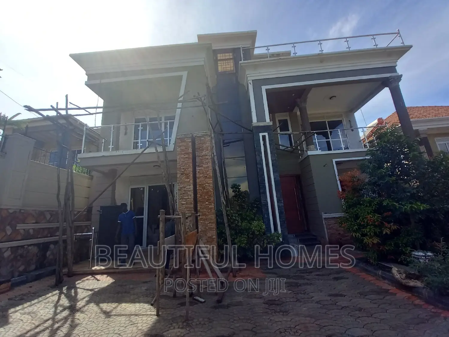 Furnished 5bdrm Duplex in Kira for sale in Kira