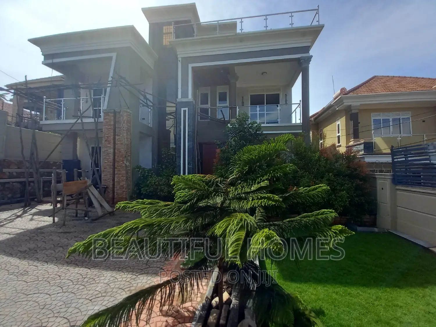 Furnished 5bdrm Duplex in Kira for sale in Kira
