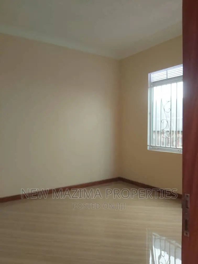 3bdrm Bungalow in Kitende Ntebe Rd, Central Division for sale in Central Division
