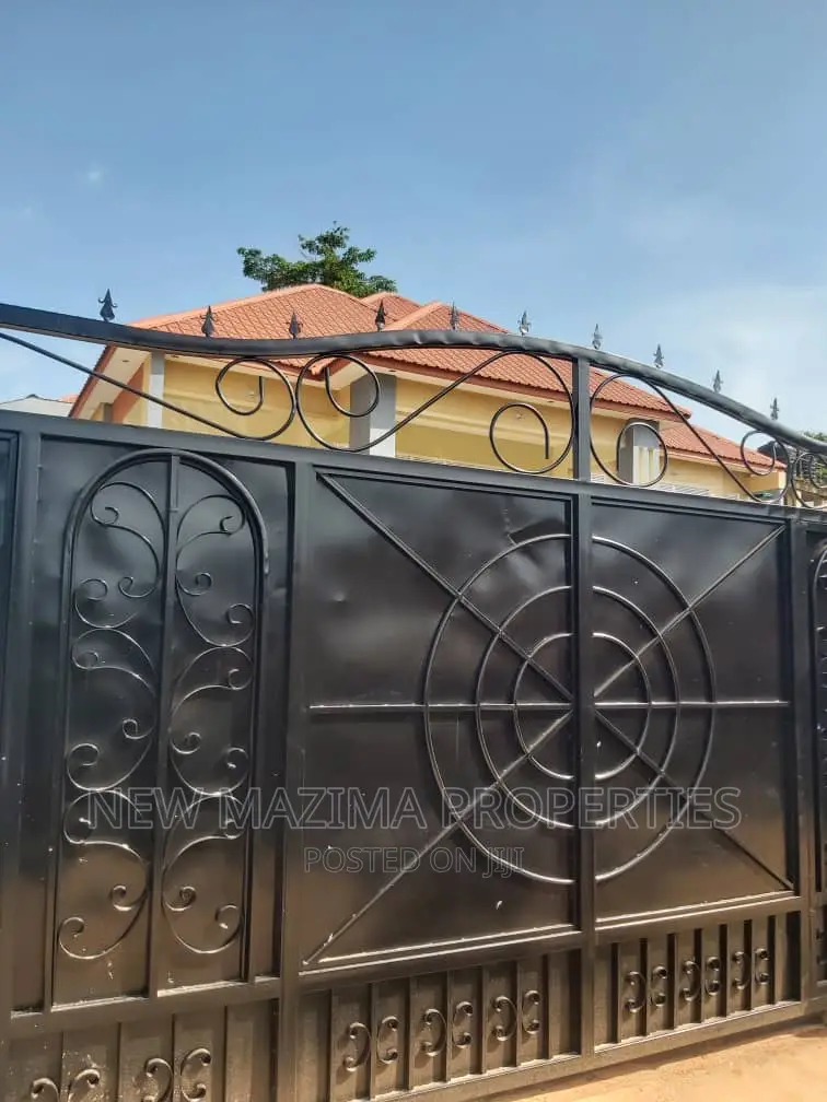 3bdrm Bungalow in Kitende Ntebe Rd, Central Division for sale in Central Division