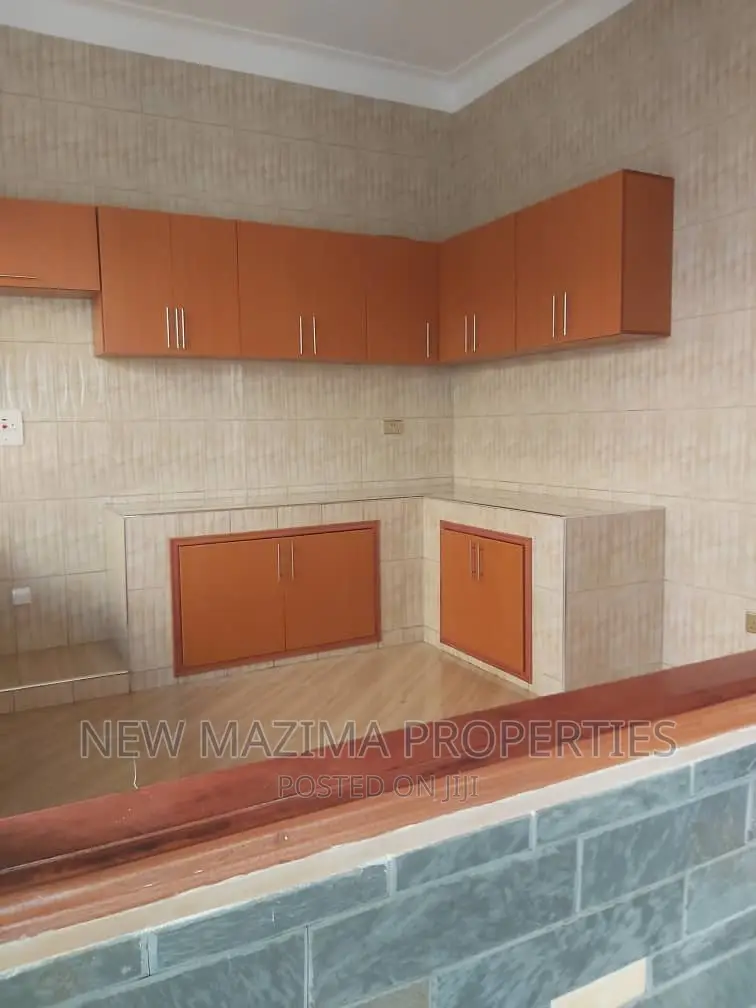 3bdrm Bungalow in Kitende Ntebe Rd, Central Division for sale in Central Division
