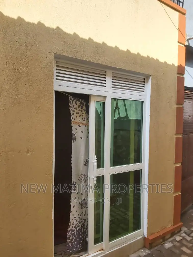 3bdrm Bungalow in Kitende Ntebe Rd, Central Division for sale in Central Division
