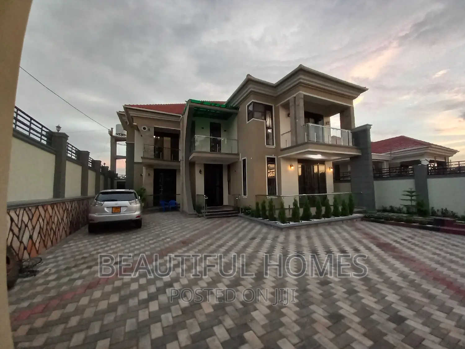 Furnished 6bdrm Duplex in Kira Posh for sale in Kira