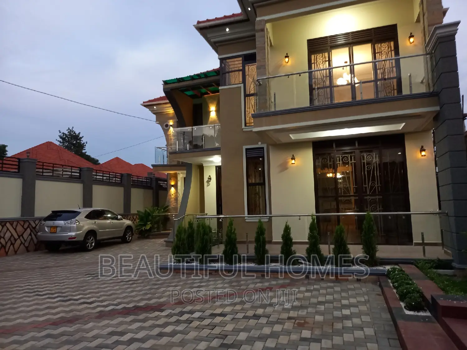 Furnished 6bdrm Duplex in Kira Tarmack for sale in Kira