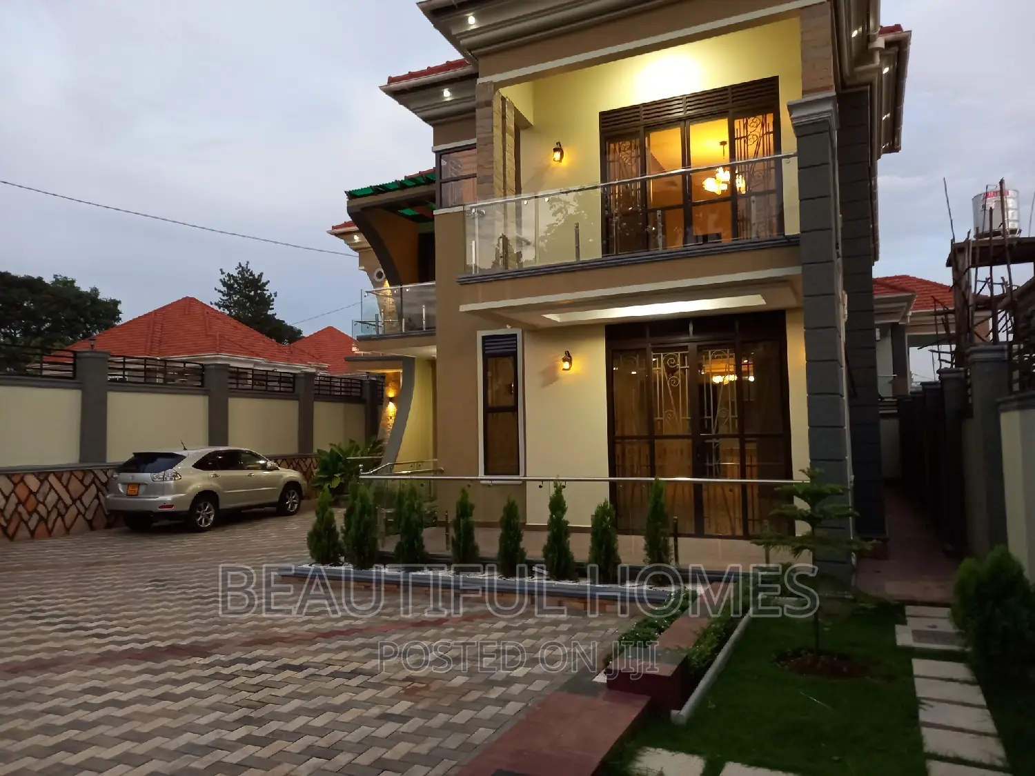 Furnished 6bdrm Duplex in Kira Tarmack for sale in Kira