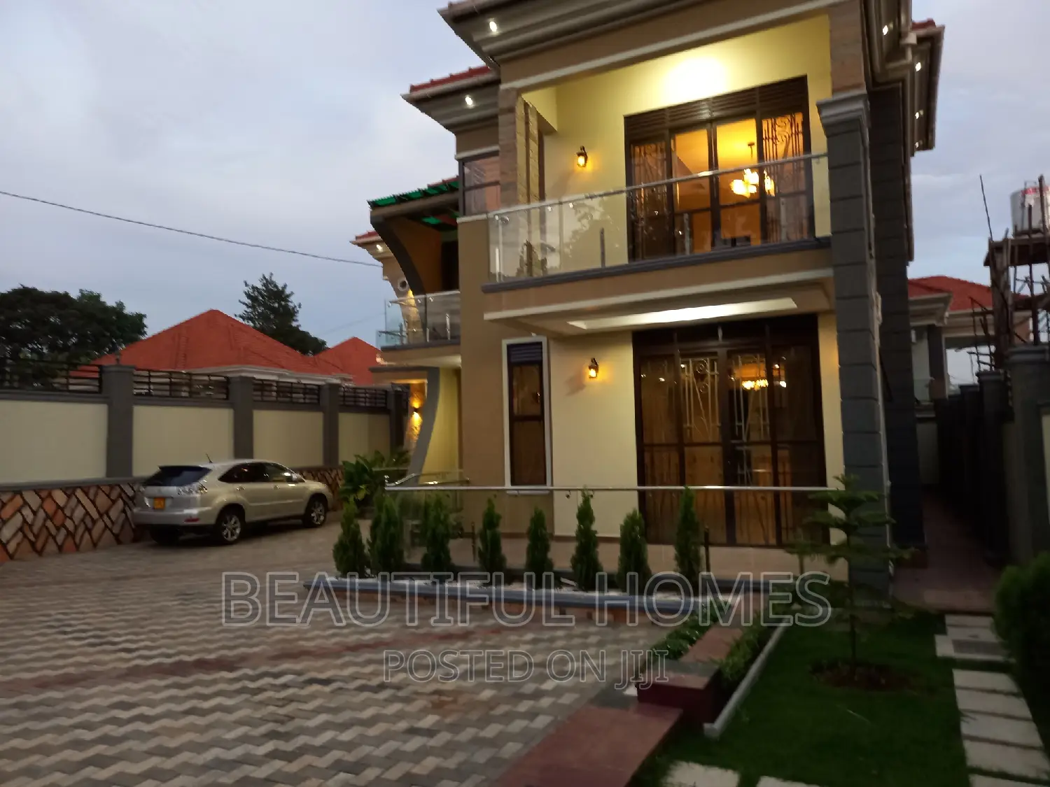 Furnished 6bdrm Duplex in Kira Tarmack for sale in Kira
