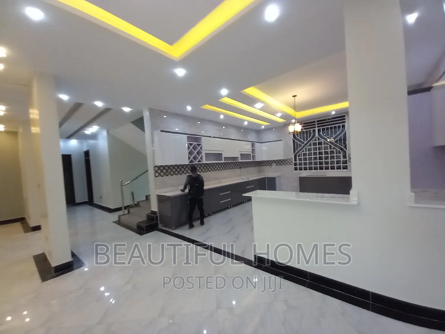 Furnished 6bdrm Duplex in Kira London Estate for sale in Kira