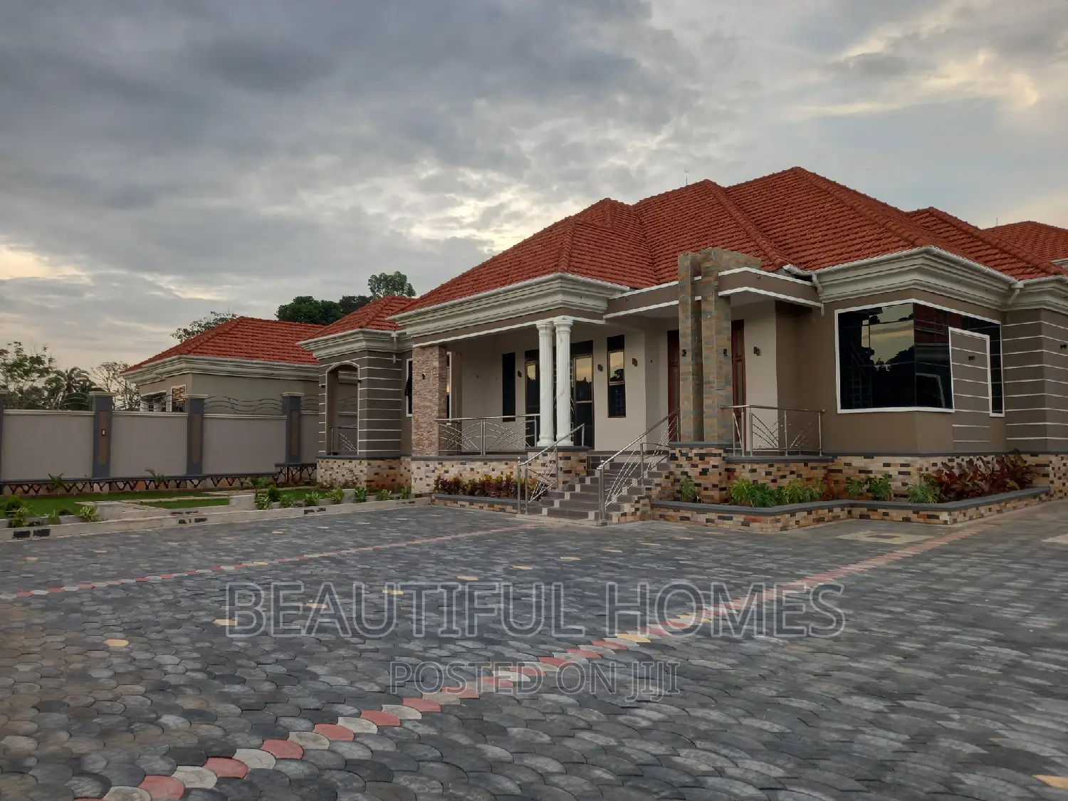 Furnished 5bdrm Maisonette in Kira for sale in Kira