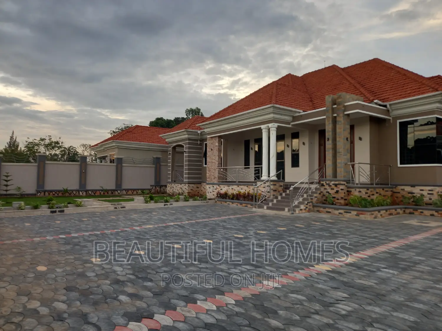 Furnished 5bdrm Maisonette in Kira for sale in Kira