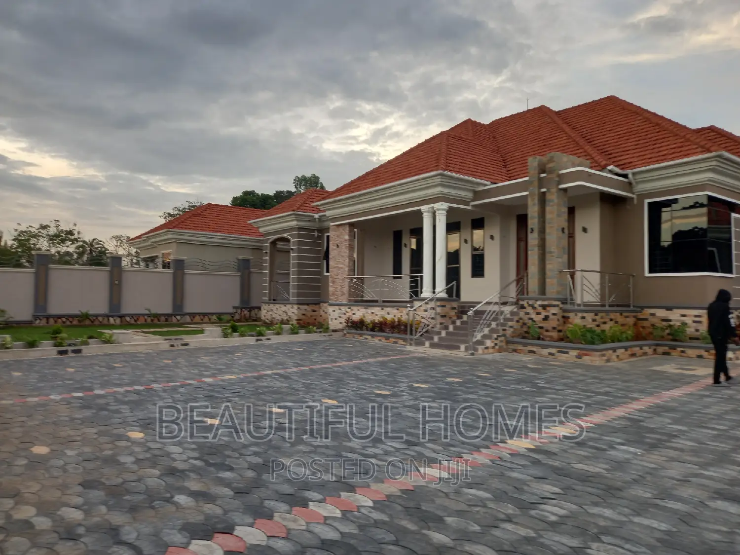 Furnished 5bdrm Maisonette in Kira for sale in Kira