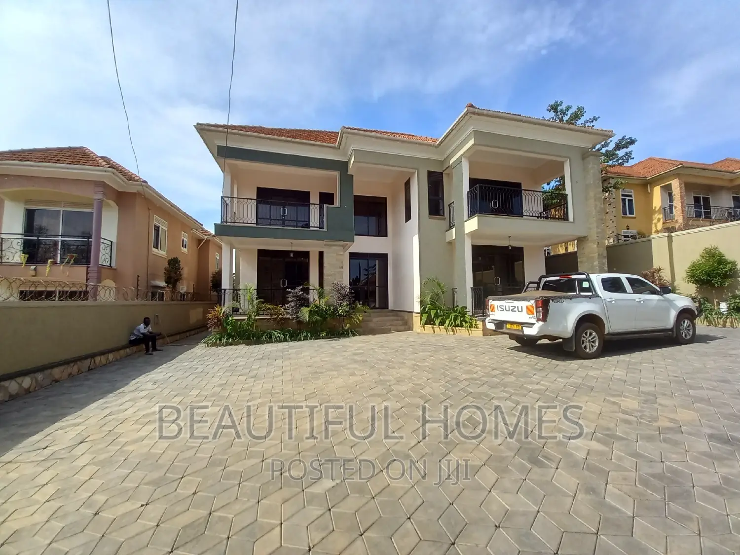 Furnished 6bdrm Duplex in Kira Tarmacked for sale in Kira
