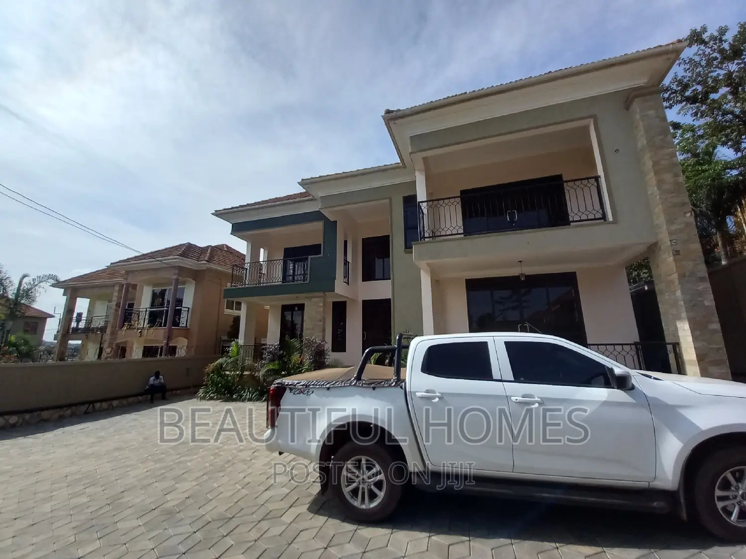 Furnished 6bdrm Duplex in Kira Tarmacked for sale in Kira