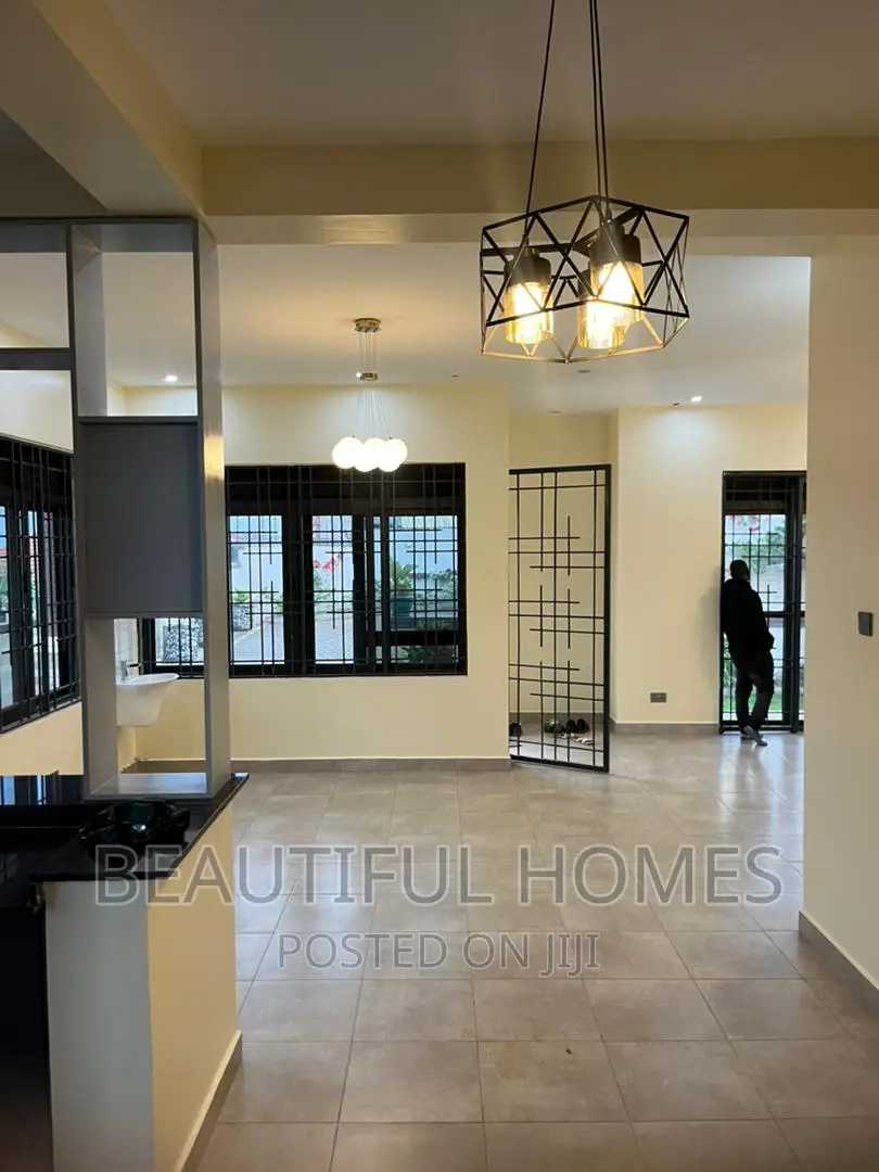 Furnished 6bdrm Duplex in Bwebajja Entebbe, Makindye for sale in Makindye