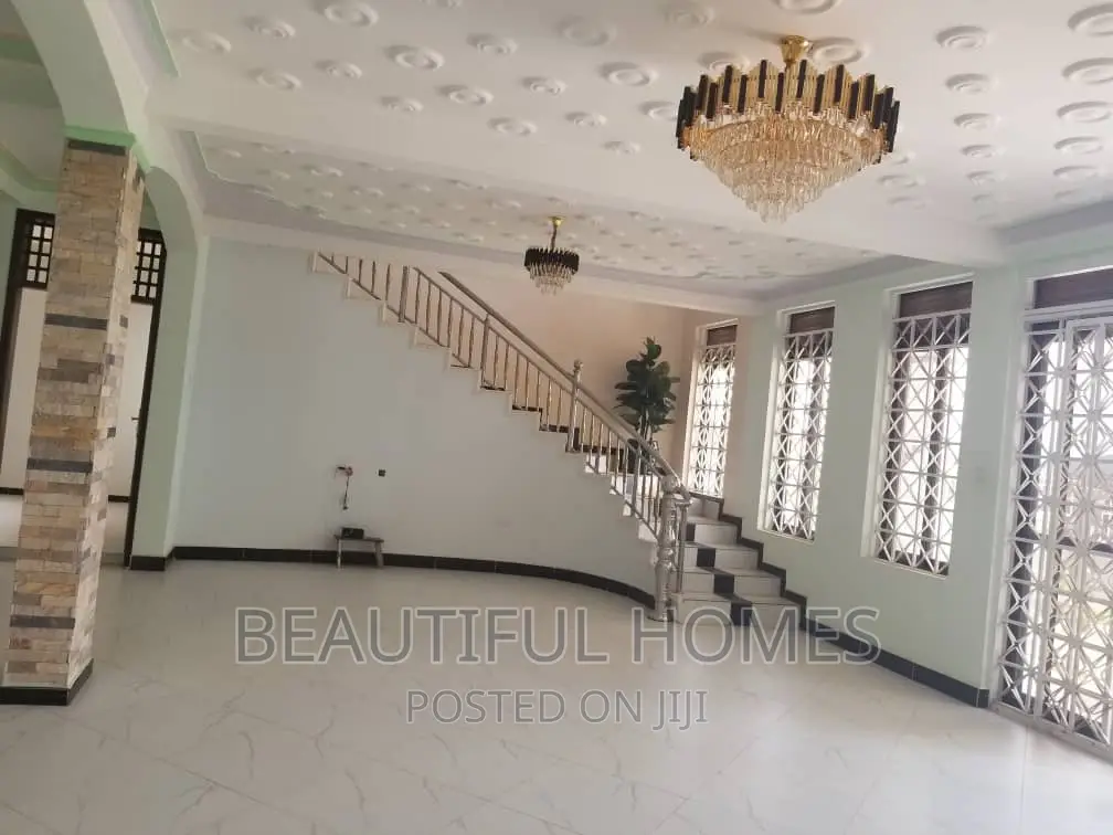 Furnished 5bdrm Mansion in Kajjansi Lake View, Central Division in Central Division