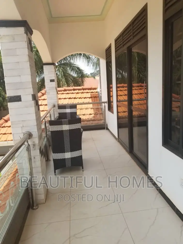 Furnished 5bdrm Mansion in Kajjansi Lake View, Central Division in Central Division