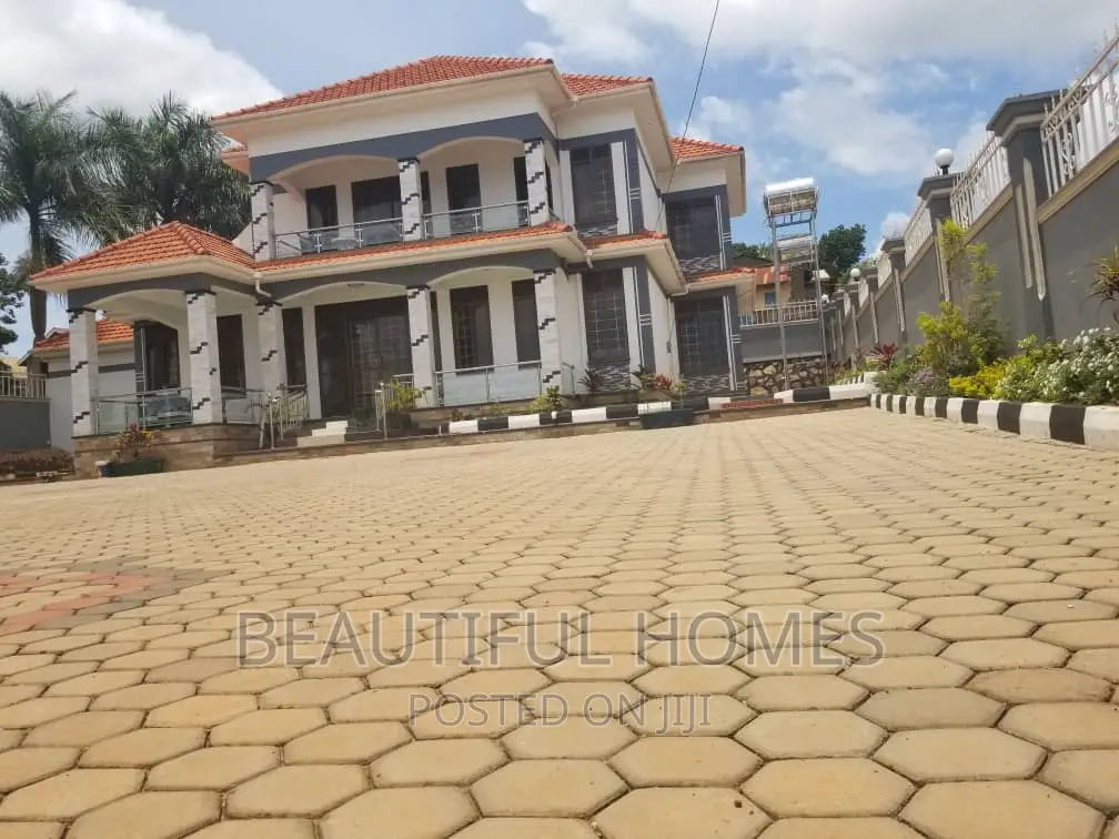 Furnished 5bdrm Mansion in Kajjansi Lake View, Central Division in Central Division