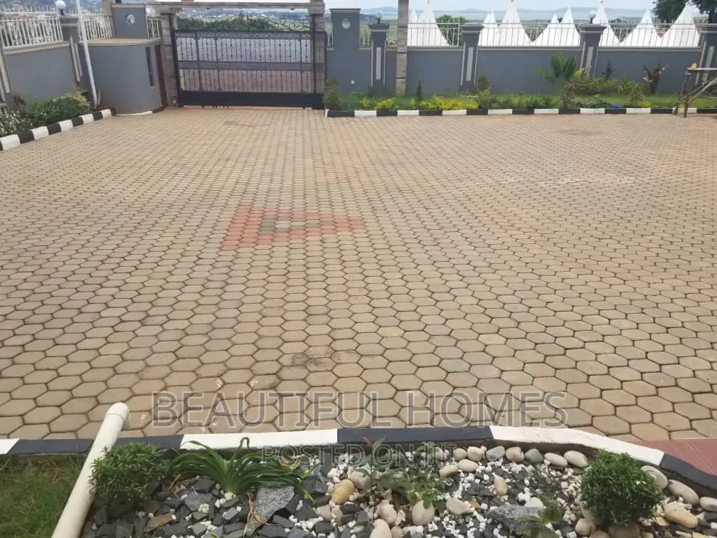 Furnished 5bdrm Duplex in Kajjansi Entebbe, Central Division for sale in Central Division