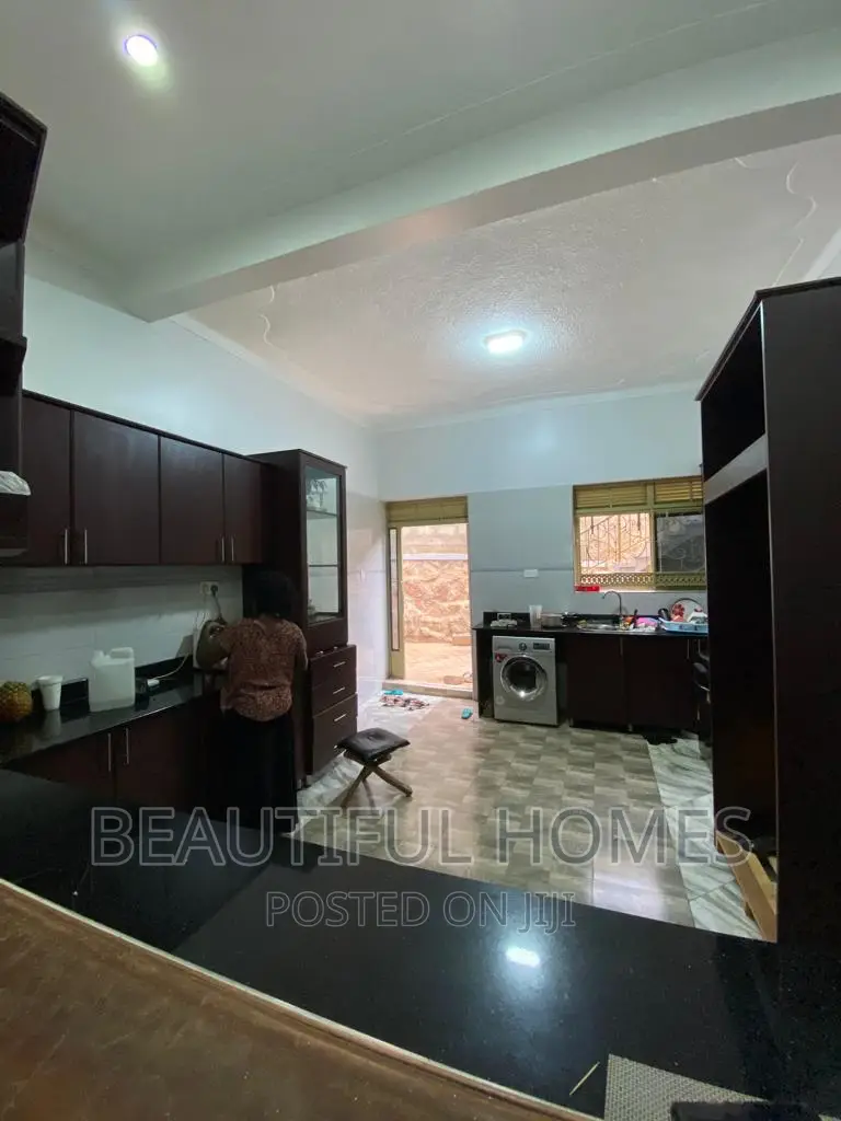 Furnished 5bdrm Duplex in Kitenda Entebbe Road, Central Division in Central Division