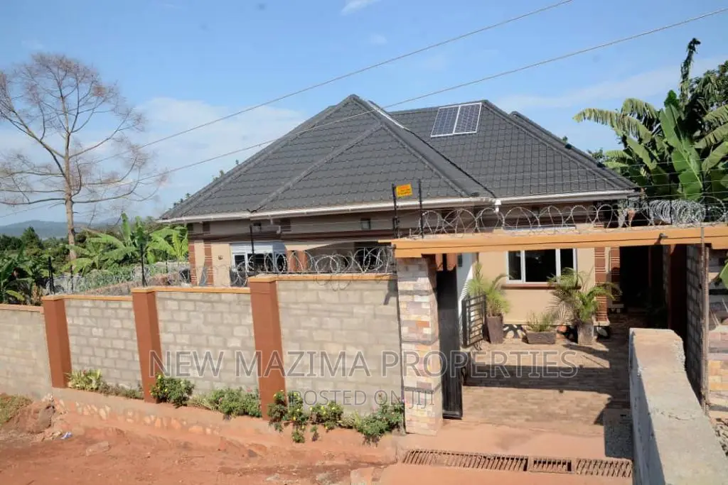 Furnished 3bdrm Bungalow in After Munyonyo In, Central Division in Central Division