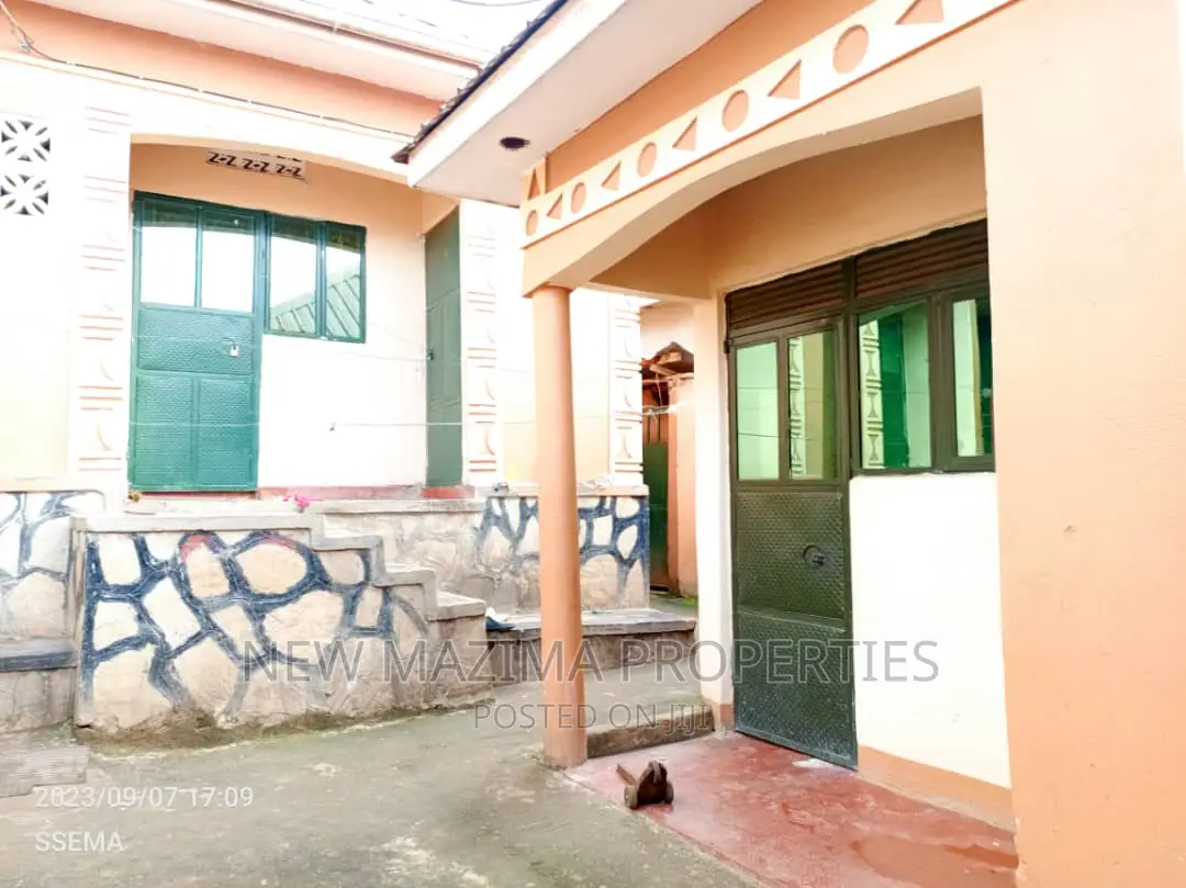 5bdrm House in Bulenga Town, Central Division for sale in Central Division