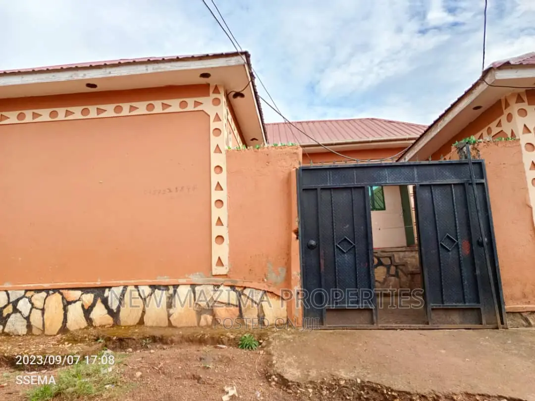 5bdrm House in Bulenga Town, Central Division for sale in Central Division