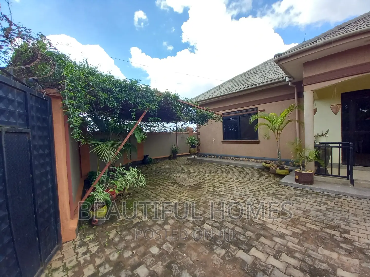 Furnished 4bdrm Bungalow in Kira for sale in Kira