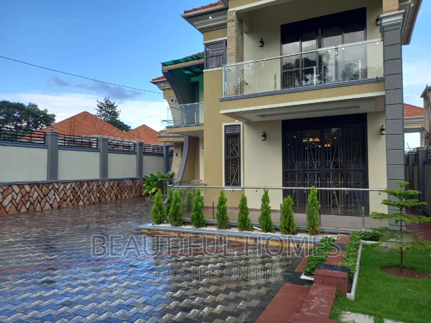 Furnished 6bdrm Duplex in Kira First Class for sale in Kira