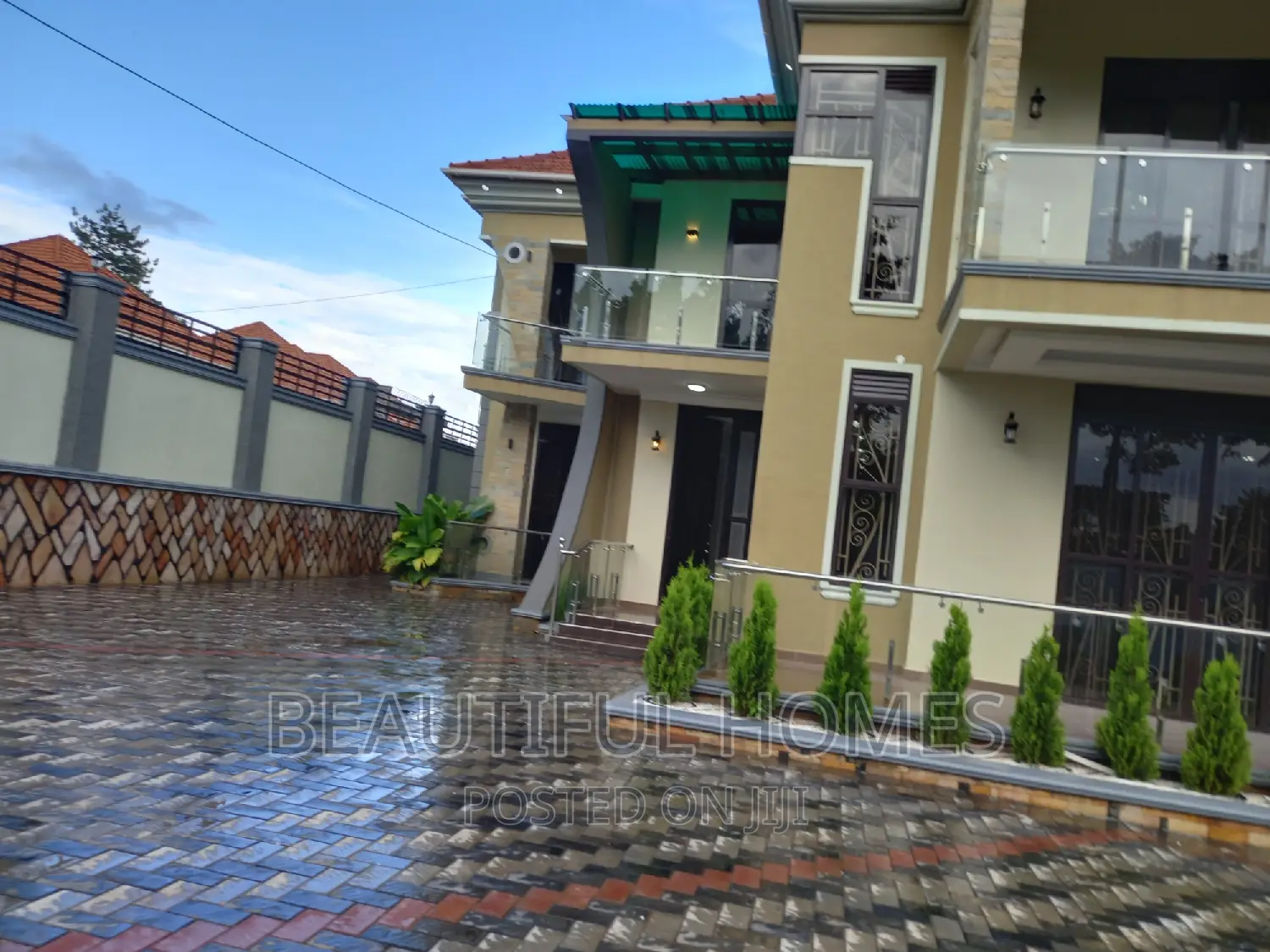 Furnished 6bdrm Duplex in Kira First Class for sale in Kira
