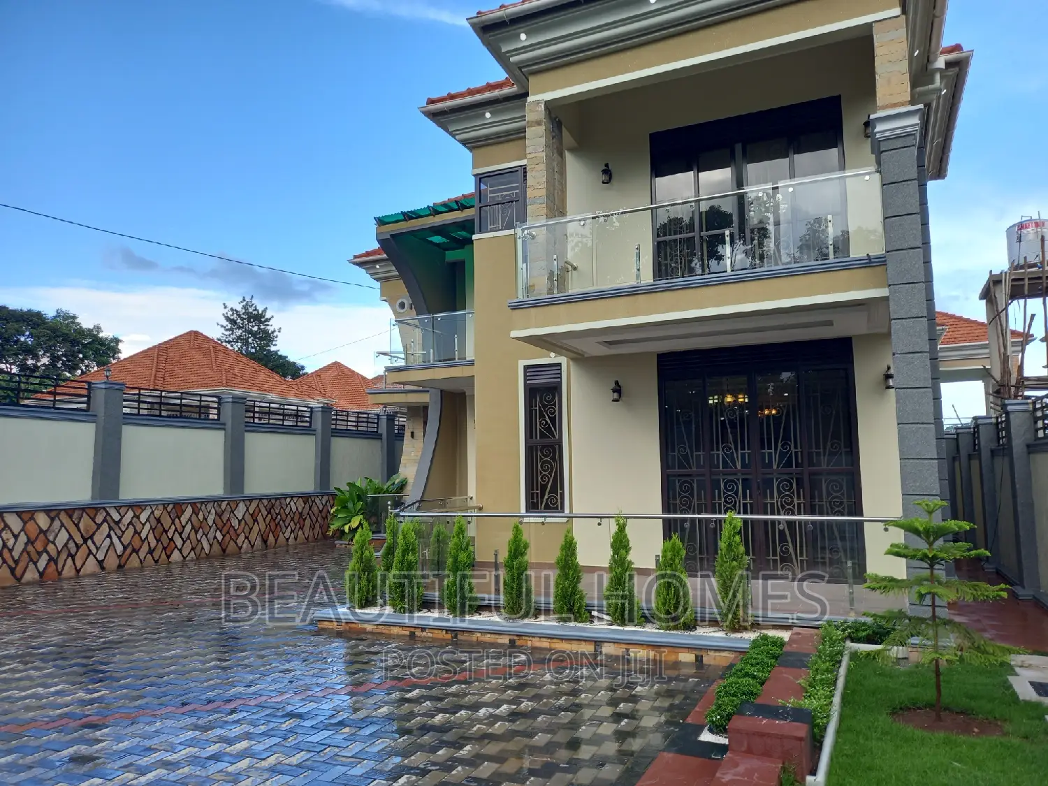 Furnished 6bdrm Duplex in Kira First Class for sale in Kira