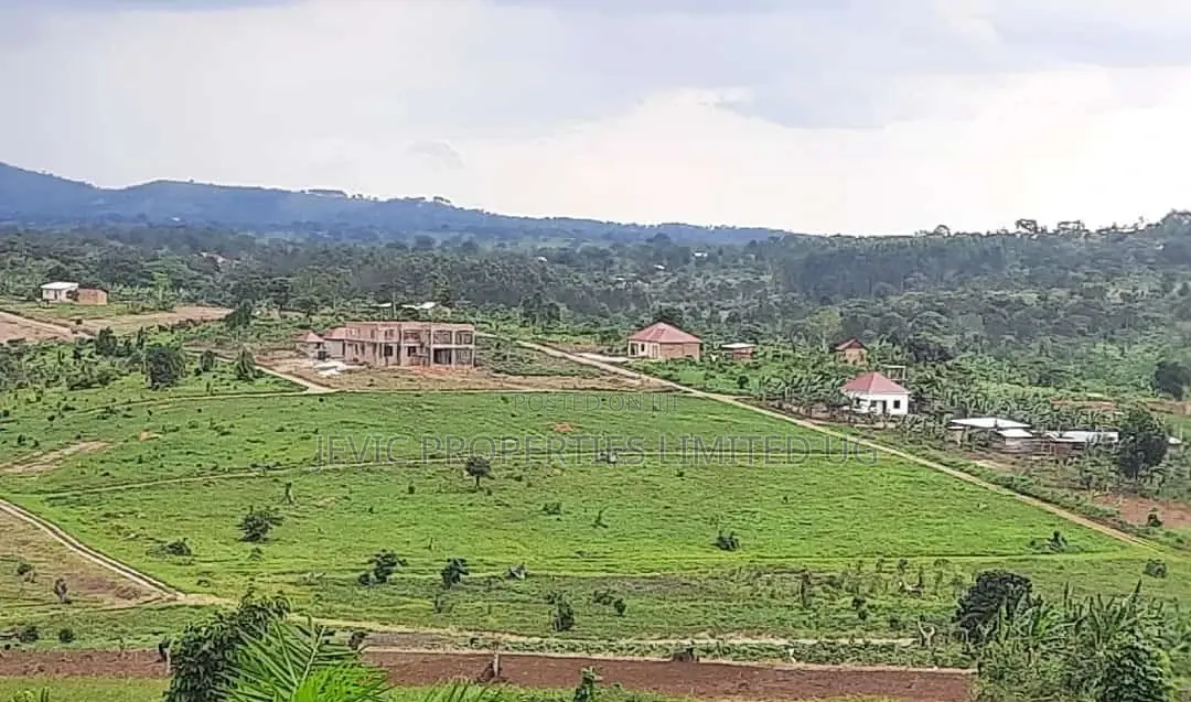 Hot Sale Plots at Kakiri Gobero-Wakiso on Termac in Wakiso / Wakiso
