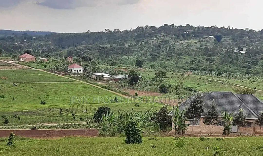 Hot Sale Plots at Kakiri Gobero-Wakiso on Termac in Wakiso / Wakiso