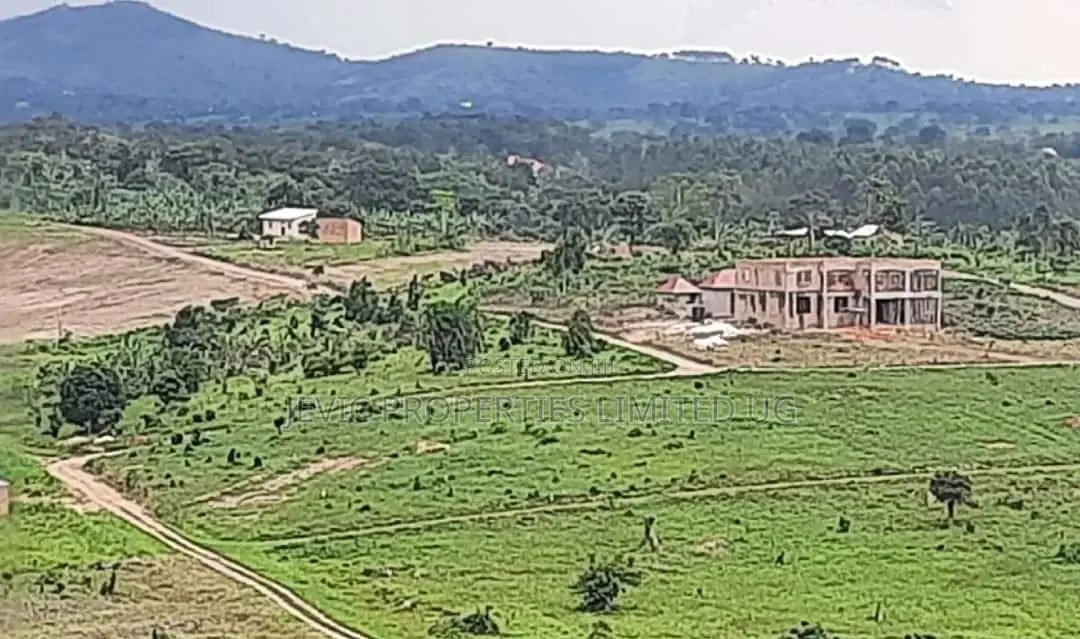 Hot Sale Plots at Kakiri Gobero-Wakiso on Termac in Wakiso / Wakiso