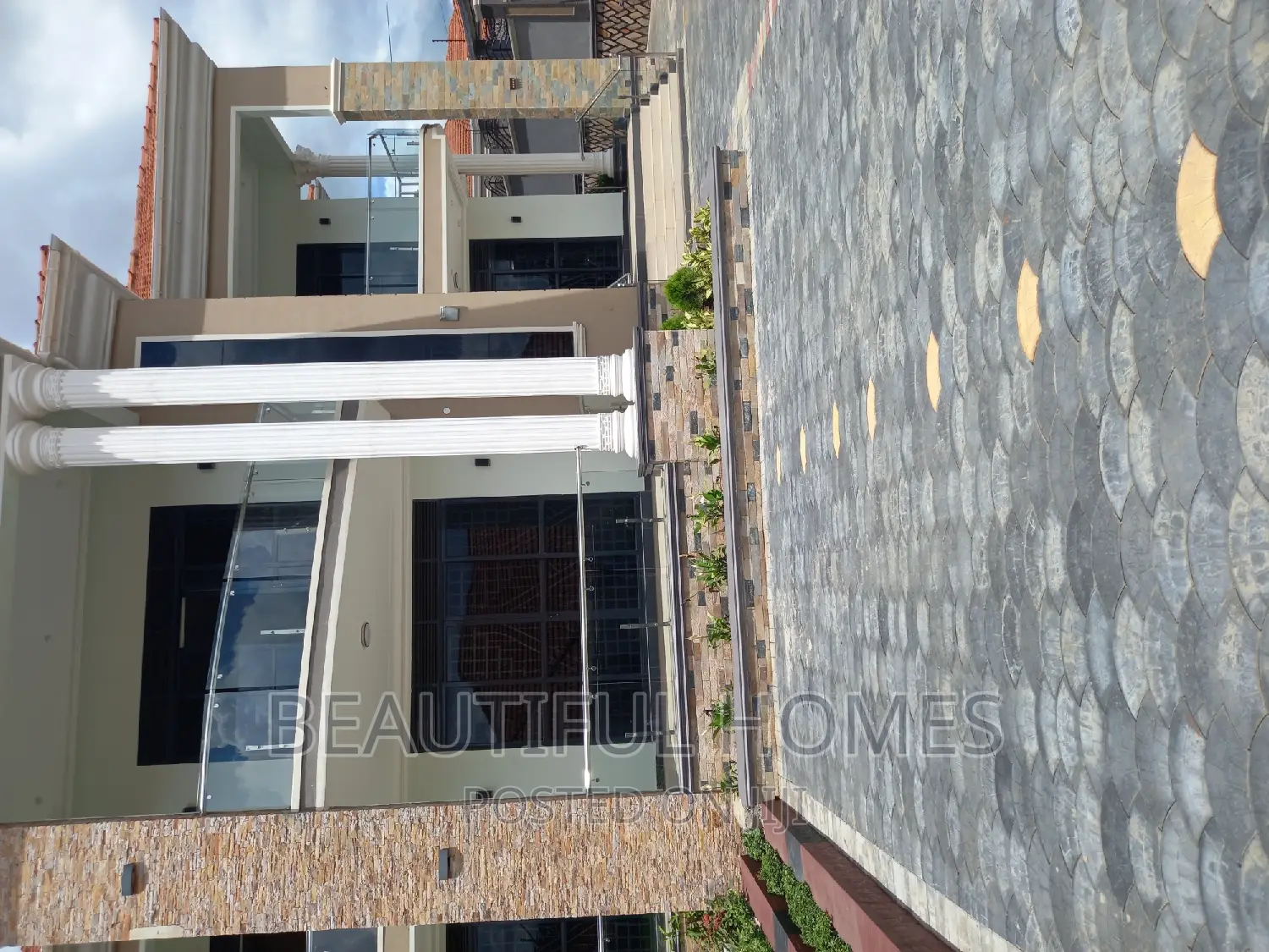 Furnished 6bdrm Duplex in Kira Ministers for sale in Kira