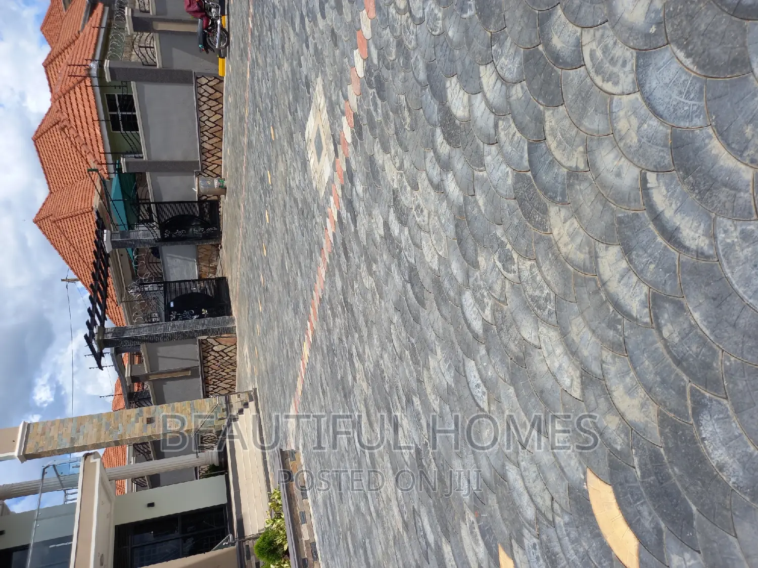 Furnished 6bdrm Duplex in Kira Ministers for sale in Kira